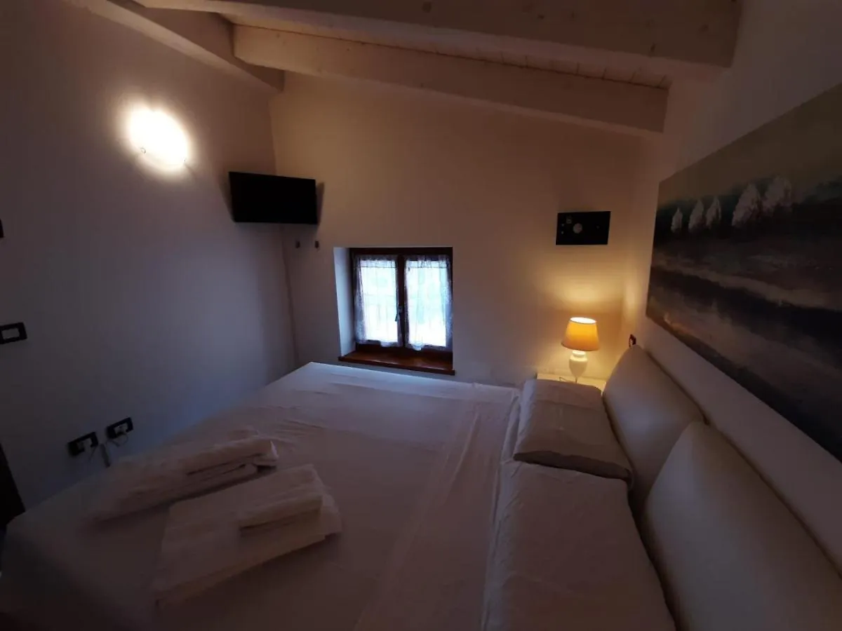Bmp Apartment Deluxe 1 Jacuzzi Riscaldata Privata Vista Lago Di Garda Brenzone sul Garda 0*,  Itália